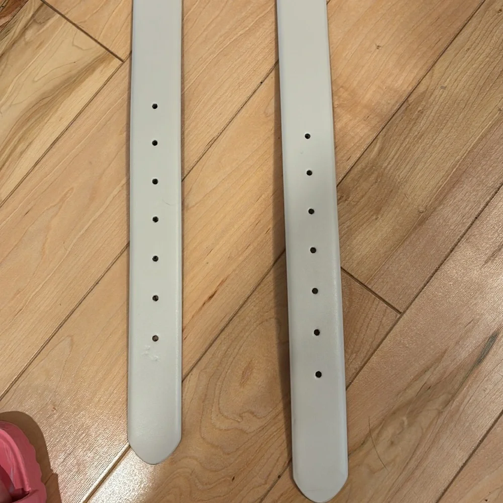 Vince Camuto Cream and mother of pearl buckle Belt